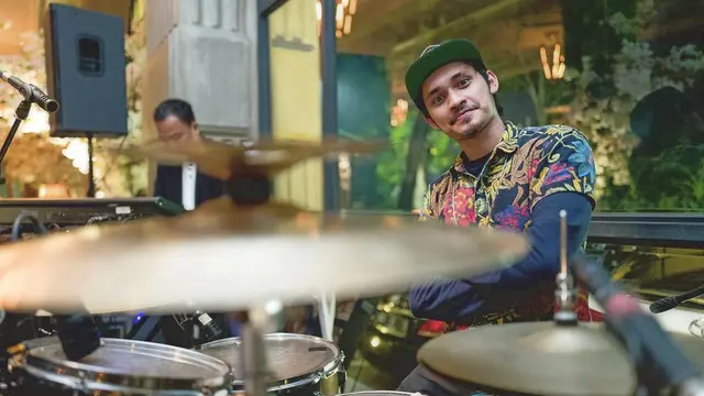 7 Potret Yosua Putra, Sosok Viral di Balik Budi Setiawan yang Jadi Meme