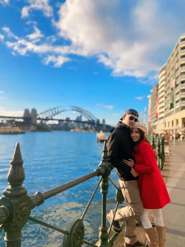 Angeline Valesques dan Okan Kornelius liburan bareng (Instagram)