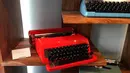 Penampakan mesin ketik vintage yang dijual di Gramercy Typewriter Co di New York, Amerika Serikat, 28 Juni 2019. Bisnis mesin ketik saat ini kembali booming. (Katherine Roth via AP)