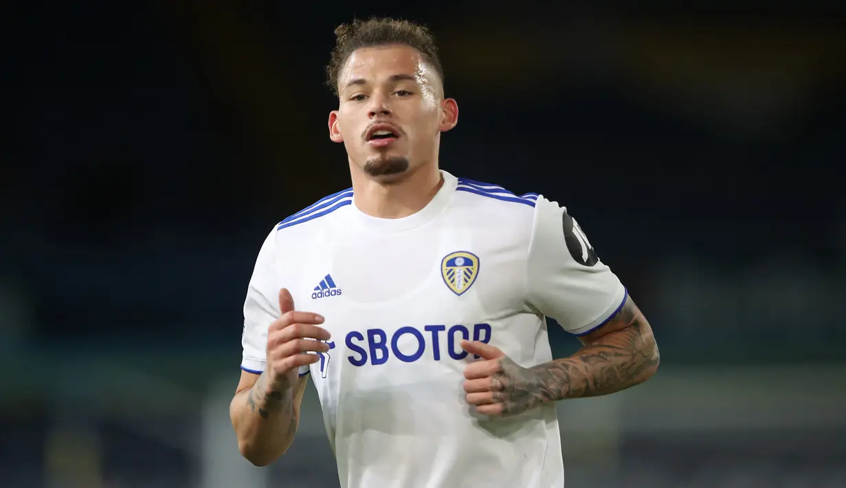 Kalvin Phillips merupakan gelandang andalan Leicester City. Ia telah memainkan 228 laga untuk The Foxes dengan mencetak 14 gol serta 13 asis. Phillips masih punya kontrak hingga 2024. Namun, ia terus diberitakan akan meninggalkan Elland Road pada musim panas mendatang. (AFP/Molly Darlington)