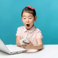 Anak kecanduan gadget/copyright: shutterstock