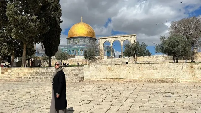 Kunjungi Masjid Al Aqsa, Ini 7 Potret Maia Estianty Liburan Ke Yerusalem