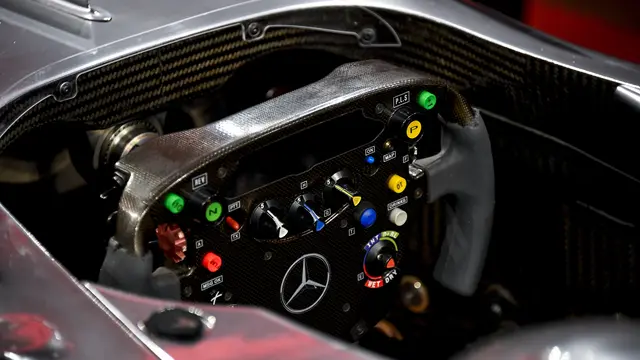 Mobil Balap McLaren Lewis Hamilton