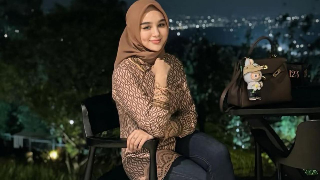 7 Potret Glamor Hana Hanifah, Apakah Ada Hubungan dengan Dugaan Korupsi?