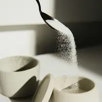 Pola makan gula yang tinggi dapat mendukung jenis bakteri pada gigi sehingga menimbulkan plak (Foto: Mathilde Langevin/Unsplash)