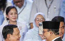 FOTO: Bicara Penegakan Hukum di Debat Capres, Anies Langsung 'Colek' Prabowo