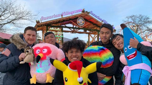 Garuda Select berekreasi di Winter Wonderland di Hyde Park, London, Minggu (21/12/2019).