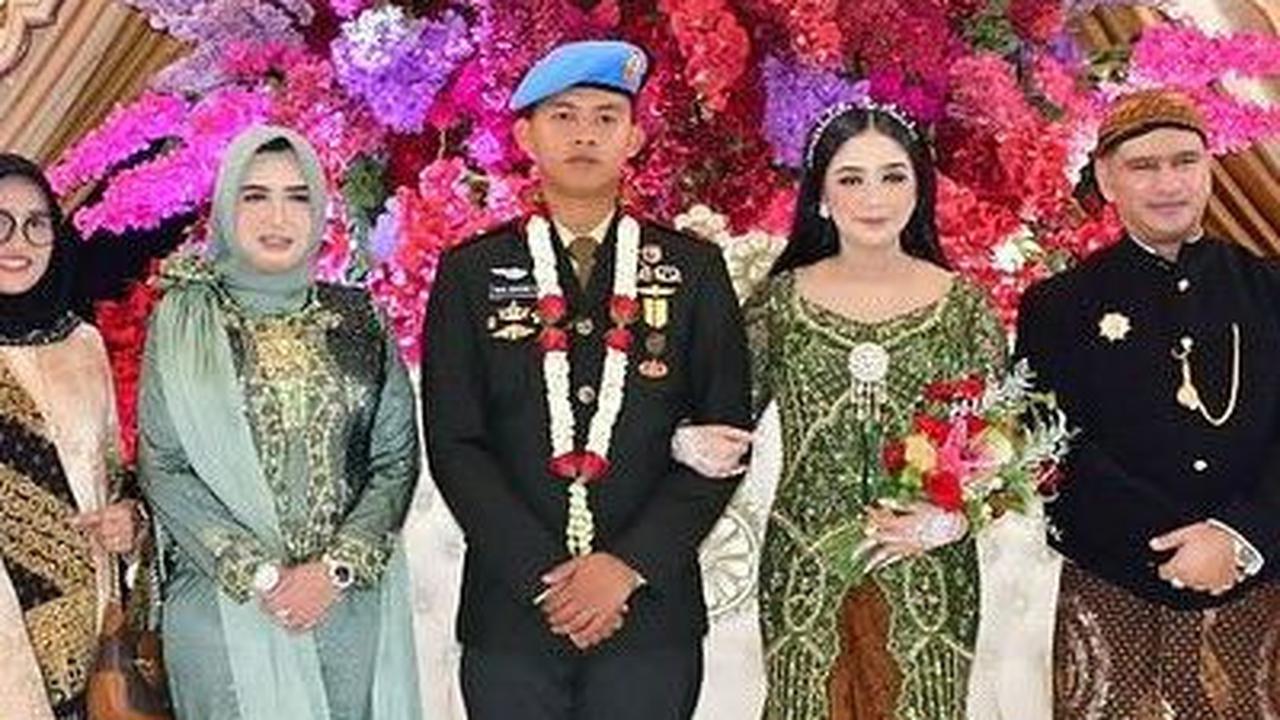Netizen juga turut memberikan ucapan selamat dan doa kepada pasangan yang baru menikah melalui kolom komentar di berbagai media sosial.