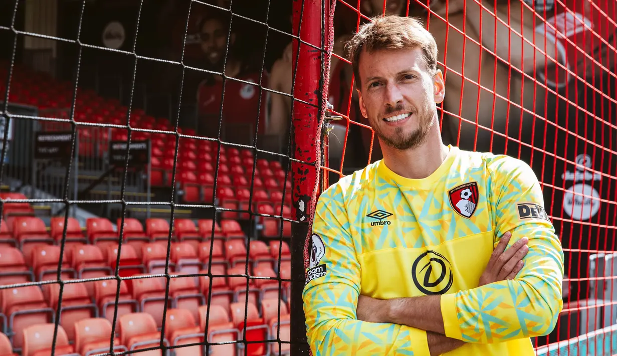 Neto. Kiper Brasil berusia 33 tahun yang didatangkan klub promosi Bournemouth dari Barcelona pada awal musim 2022/2023 ini sempat menjadi kiper cadangan dalam 3 laga awal di Liga Inggris musim ini di bawah pelatih Scott Parker. Namun saat Scott Parker dioecat pada 30 Agustus 2022 dan digantikan Gary O'Neill, Neto dipercaya menjadi kiper utama dan selalu tampil penuh dalam 7 laga berikutnya hingga pekan ke-13. (afcb.co.uk)