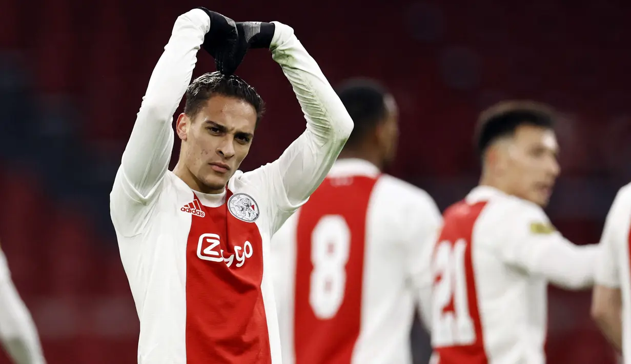 Antony merupakan pemain sayap milik Ajax Amsterdam. Pemuda 21 tahun tersebut sukses mencetak 2 gol dan 4 assist dalam 5 penampilannya. Ia juga merupakan salah satu pemain yang berjasa membawa Ajax lolos ke babak 16 besar dengan predikat juara grup. (AFP/ANP/Maurice Van Steen)