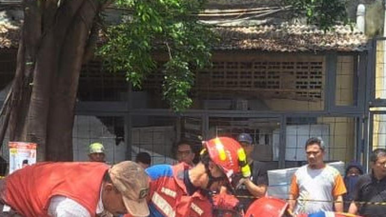 Tembok SPBU Setinggi 2 Meter  di Tebet Roboh: Ayah, Ibu dan Anak Tewas di Tempat
