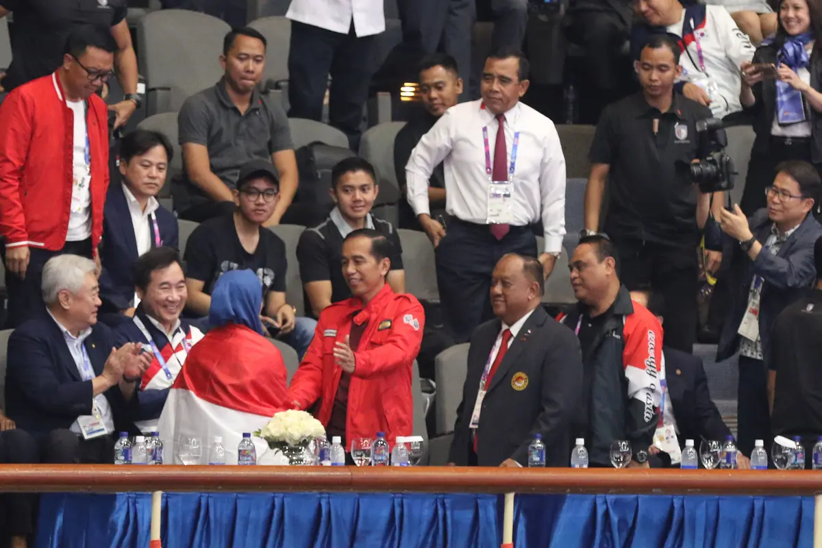 Atlet taekwondo Indonesia, Defia Rosmaniar, meraih medali emas di Asian Games 2018 (Liputan6.com / Helmi Fithriansyah)