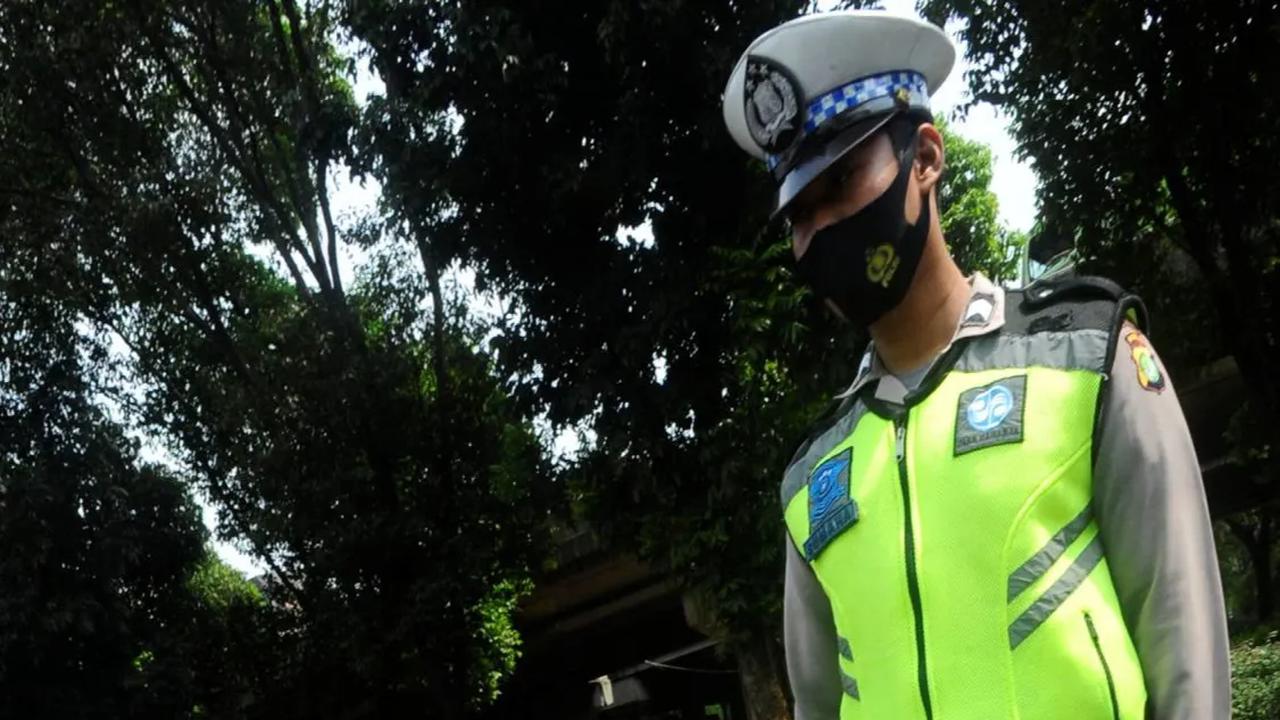 FOTO: Tilang Uji Emisi, Sejumlah Kendaraan Terjaring Razia Polisi di Lebak Bulus, Siap-Siap Keluar Rp500 Ribu Bagi yang Tak Lolos Uji