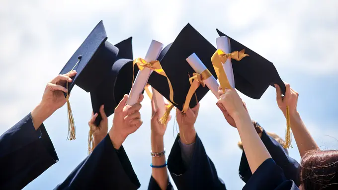topi wisuda