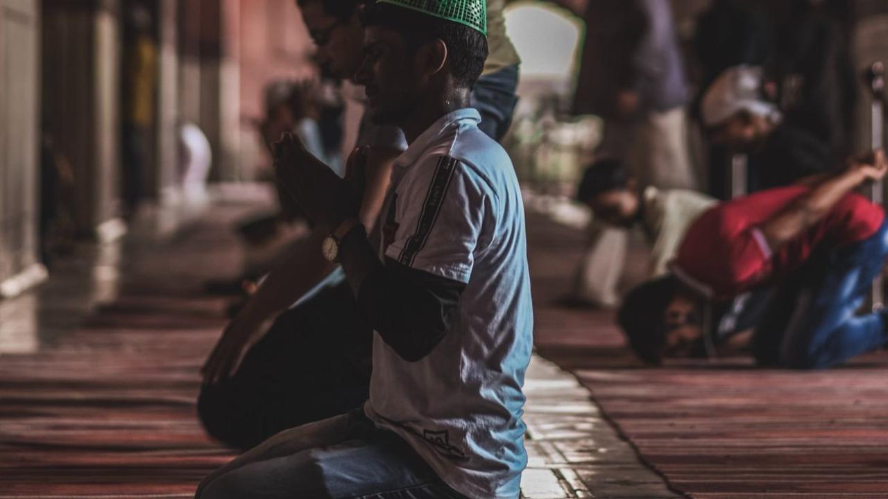 70 Pantun Agama Islam Lucu, Menghibur Sekaligus Menebar Ilmu