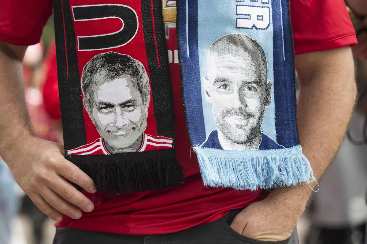 Intip Aksi Jose Mourinho dan Pep Guardiola di  Lapangan