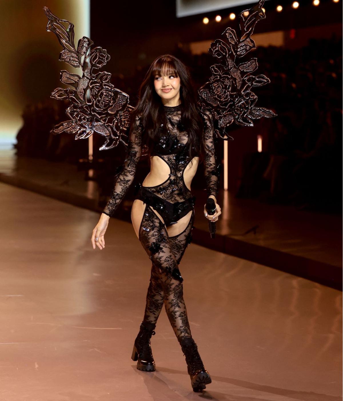 Lisa BLACKPINK di Victoria's Secret Fashion Show 2024