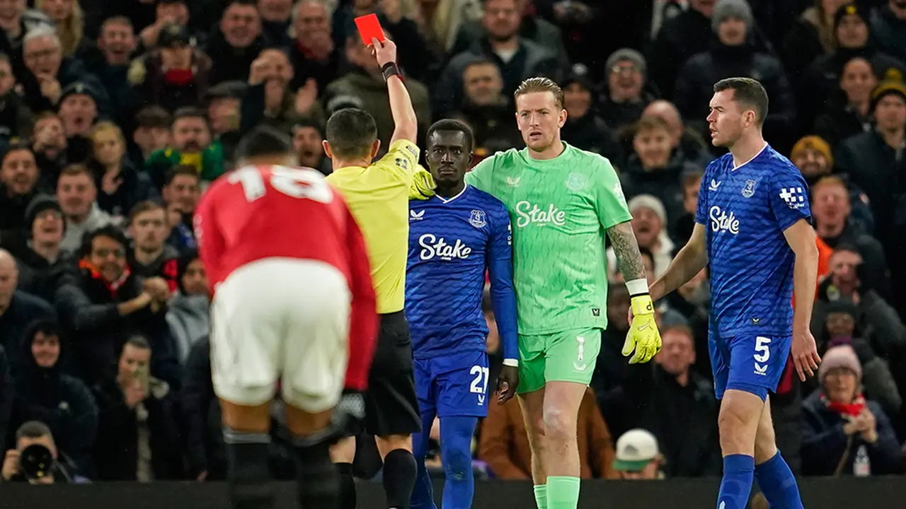 idrissa gueye kartu merah everton vs man united