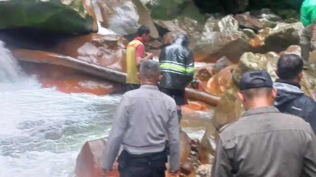 Pria Ditemukan Tewas di Curug Seribu Bogor, Kondisi Terjepit Batang Pohon