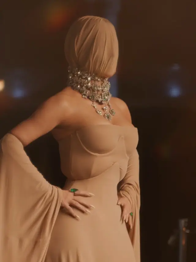 Tampilan out of the box Kim Kardashian di Academy Museum Gala 2025. [@kimkardashian]