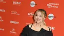 Chloe Grace Moretz memention Kim Kardashian di Twitter karena tak mencerminkan wanita cerdas dengan terus menerus mengunggah foto tubuhnya. (ANGELA WEISS  AFP)