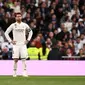 Kapten Real Madrid, Sergio Ramos, mengakui jika Barcelona tampil lebih baik pada laga pekan ke-26 La Liga Spanyol, Sabtu (2/3/2019). (AFP/OSCAR DEL POZO)