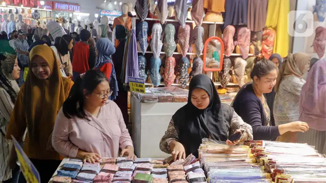 Pasar Tanah Abang Ramai Dikunjungi Warga