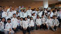Menpora Dito Ariotedjo berfoto bersama dengan Timnas Anggar Indonesia di Nusa Dua. Ia menargetkan anggar sumbang medali di SEA Games 2025. (Bola.com/Alit Binawan)