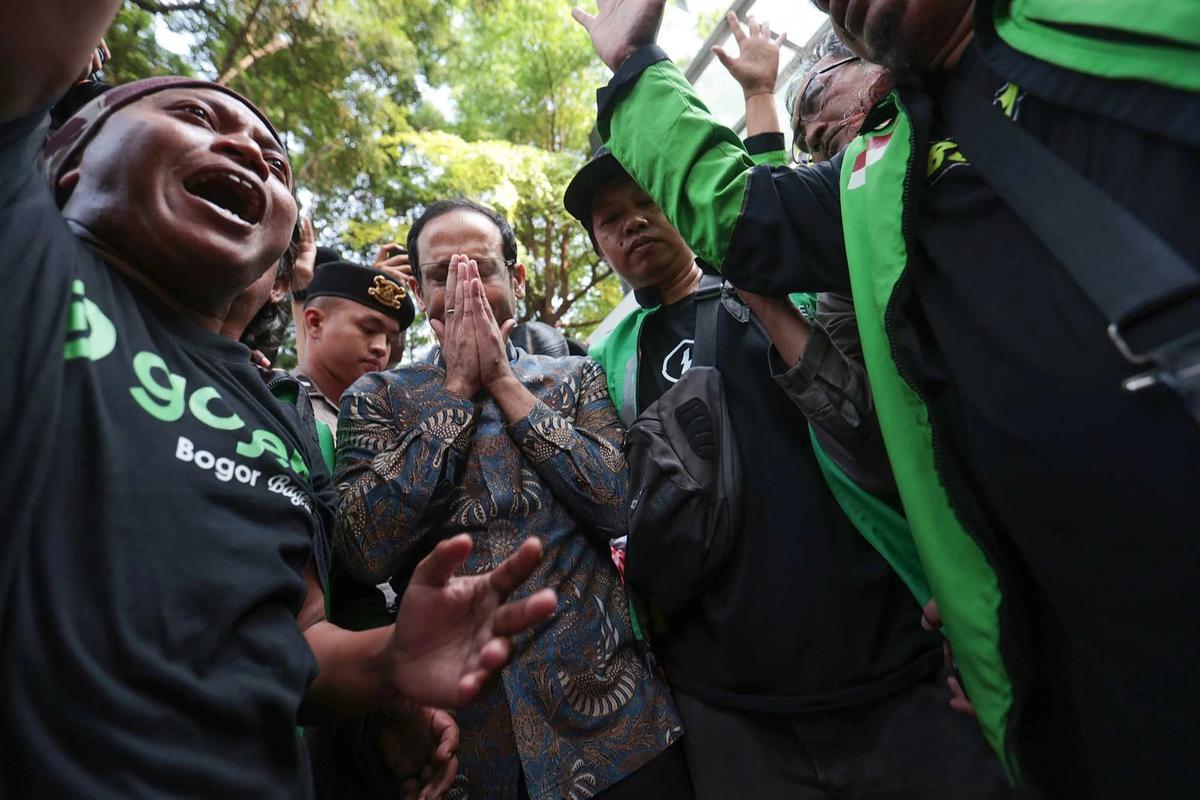 FOTO: Tangis Nadiem Pecah Usai Divomis 10 Tahun