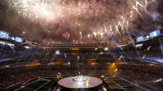 Suasana Stadion Santiago Bernabeu saat merayakan keberhasilan Real Madrid raih gelar ke-12 Liga Champions di Madrid, Spanyol (04/06/2017). Real Madrid menjadi juara usai mengalahkan Juventus 4-1. (AP/Francisco Seco)