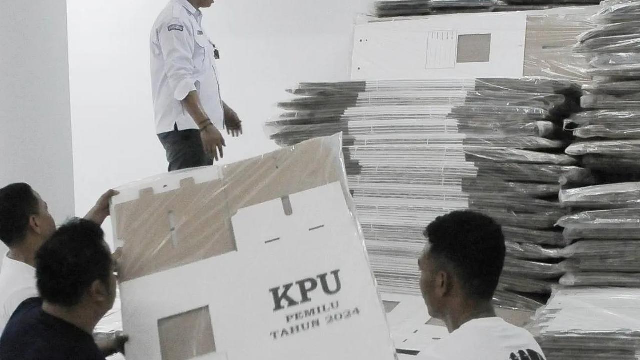 FOTO: Ribuan Logistik Kotak Suara KPU di Kota Administrasi Jakarta Pusat Siap Didistribusikan ke TPS