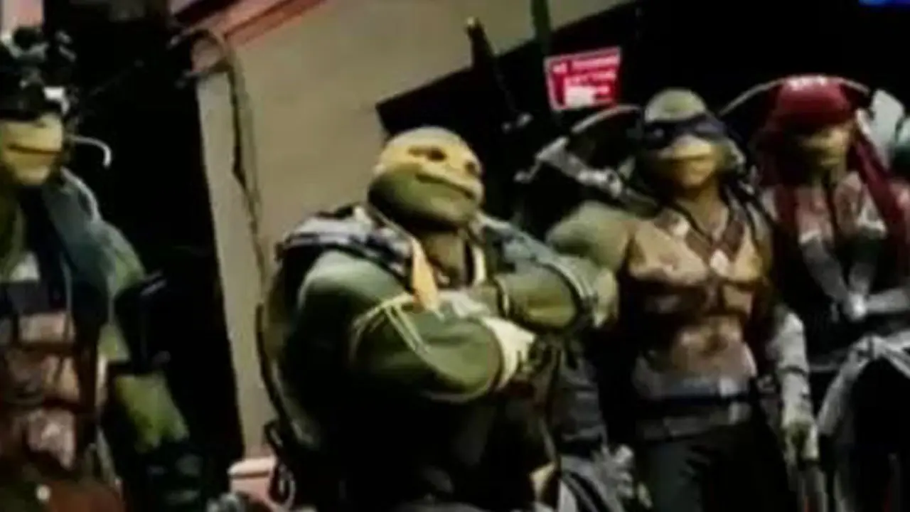 Mobil Tangki Masuk Kali hingga Film Teenage Mutant Ninja Turtles