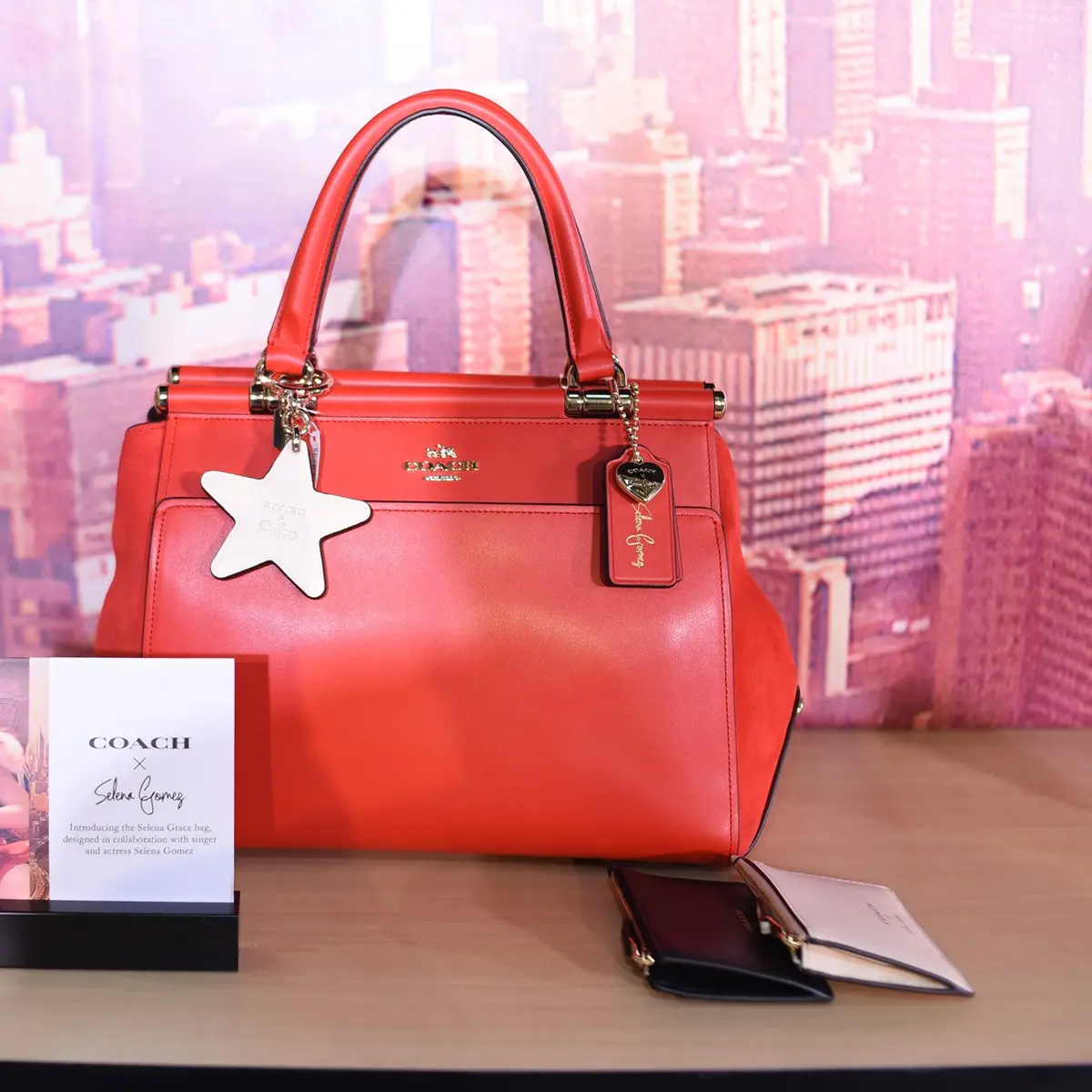 Kolaborasi dengan Coach Selena Gomez Buat Koleksi Tas Sendiri Fashion Beauty Liputan6