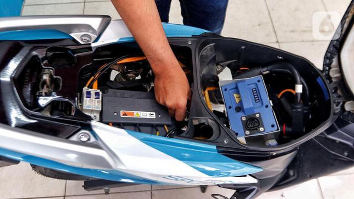 Jangan Nekat, Ini Risiko Motor Listrik Jika Terendam Air dan Banjir