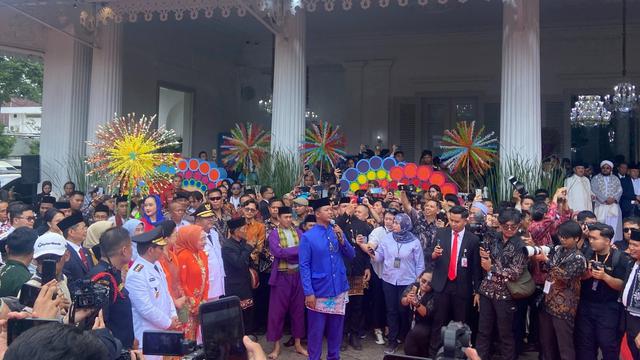 Gubernur dan Wakil Gubernur Jakarta, Pramono Anung - Rano Karno tiba di Balai Kota Jakarta, Kamis (20/2/2025).