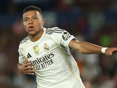 Kylian Mbappe terus konsisten tampil tajam sejak awal musim bersama Real Madrid. Kini, ia berhasil menambah catatan golnya saat Los Blancos bertandang ke markas Levante pada Rabu (24/09/2025) dini hari WIB. (AP Photo/Alberto Saiz)