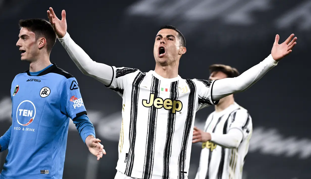 Ekspersi striker Juventus, Cristiano Ronaldo, saat melawan  Spezia pada laga Liga Italia di Stadion Allianz, Selasa (2/3/2021). Juventus menang telak 3-0. (Marco Alpozzi/LaPresse via AP)