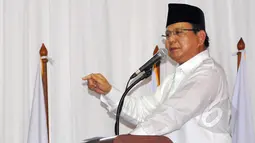 Ketum Partai Gerindra Prabowo Subianto saat membawakan pidato politiknya di acara pelantikan pengurus pusat Partai Gerindra di kantor DPP Partai Gerindra, Jakarta, Rabu (8/4/2015). (Liputan6.com/Yoppy Renato)