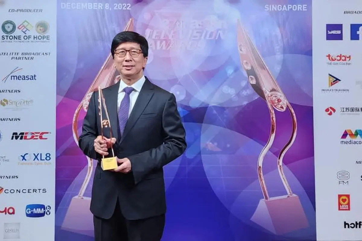 Managing Director of PT Elang Mahkota Teknologi, Sutanto Hartono menerima sejumlah penghargaan di ajang Asian Television Awards 2022.