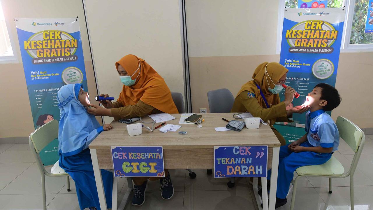 FOTO:  Antusias Murid SD Ikuti Cek Pemeriksaan Gratis di Sekolah