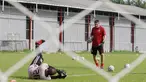 Ada peran Jan Klima di balik tangguhnya para kiper Persija Jakarta saat ini. Pelatih kiper asal Ceko itu memang dikenal memiliki segudang pengalaman di Eropa. (Bola.com/M Iqbal Ichsan)