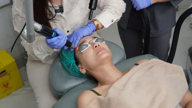 Jelang Pernikahan, Luna Maya dan Maxime Bouttier Kompak Lakukan Perawatan Kulit di Klinik Kecantikan