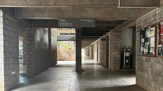 Salah satu bagian di kampus Indian Institute of Management Bangalore (IIMB). Foto diambil pada Selasa (30/9/2025).