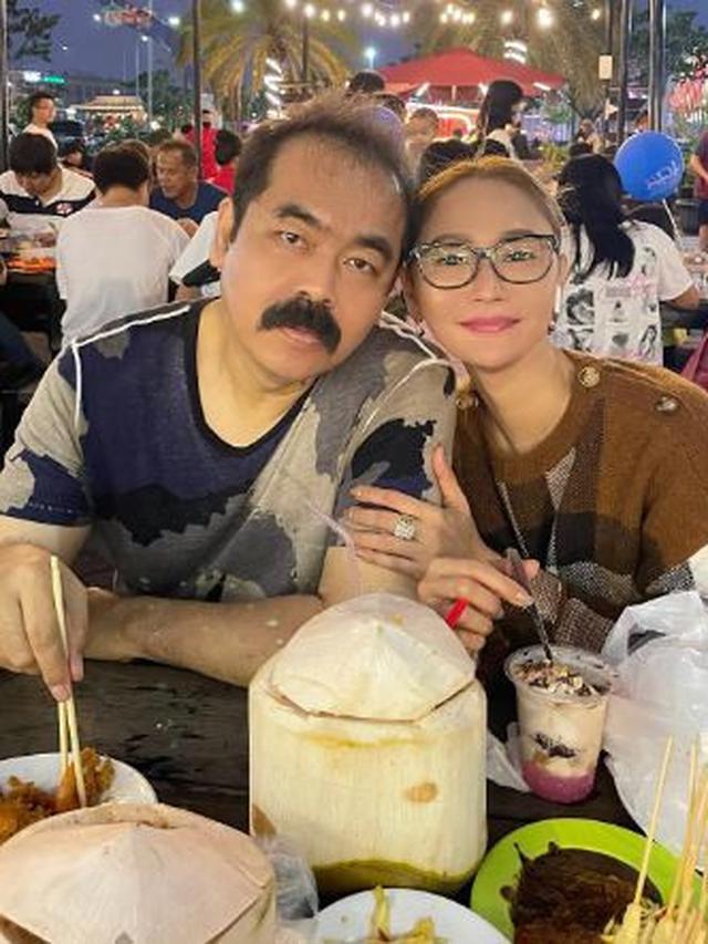 Adam Suseno selalu lengket dengan Inul Daratista (Instagram/inul.d)