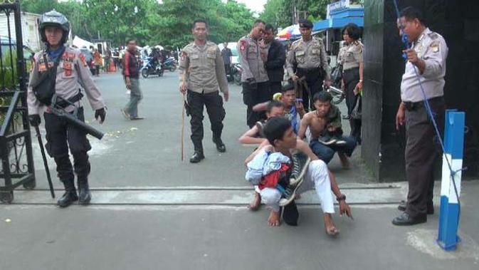 Hendak Tawuran  Pelajar Dibawa Kantor Polisi dengan Jalan 