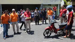 Reka adegan pembunuhan penghuni rehabilitasi sosial (resos) Argorejo Sunan Kuning Semarang, Jawa Tengah, Selasa (18/9). Korban berinisial AS berusia 23 tahun dibunuh di Wisma Mr. Classic. (Liputan6.com/Gholib)