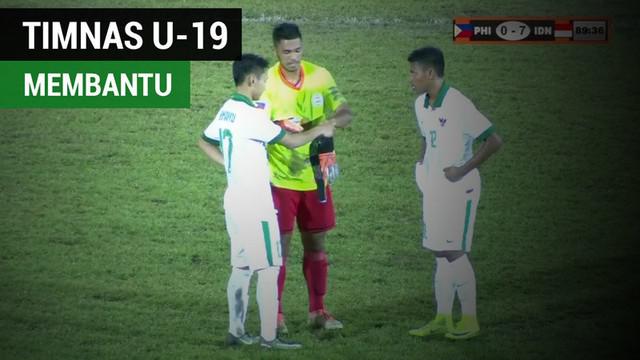 Berita video momen pemain Timnas Indonesia, U-19, Syahrin Abimanyu, yang terlihat membantuk striker Filipina, Beejay Gonzales, menjadi kiper pada babak kedua laga kedua tim yang berakhir dengan skor 9-0 untuk Timnas U-19 di Grup B Piala AFF U-18 2017...
