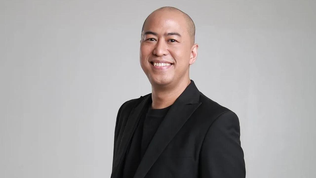 Pandji Pragiwaksono sedang photo session