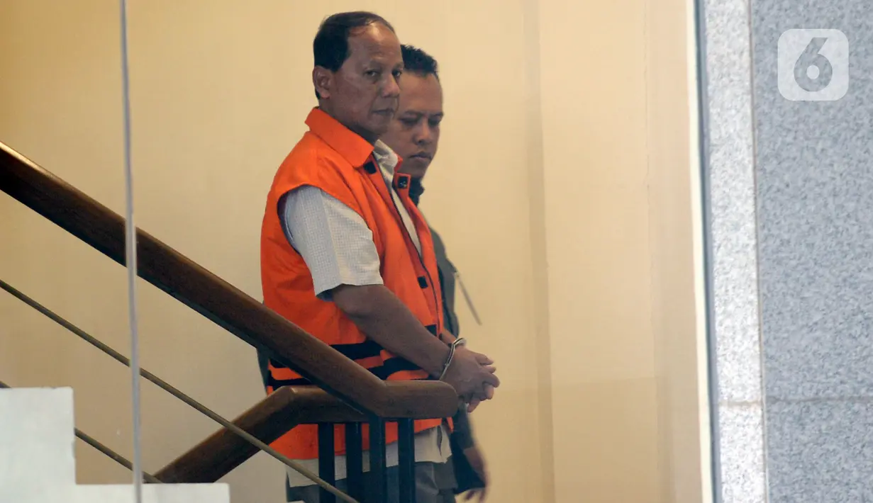 Tersangka Totok Sumedi bersiap untuk menjalani pemeriksaan di Gedung KPK, Jakarta, Senin (24/02/2020). Totok Sumedi diperiksa atas dugaan memberi suap kepada Bupati Sidoarjo Saiful Ilah untuk memenangkan tender empat proyek infrastruktur di Dinas PUPR Kabupaten Sidoarjo. (merdeka.com/Dwi Narwoko)