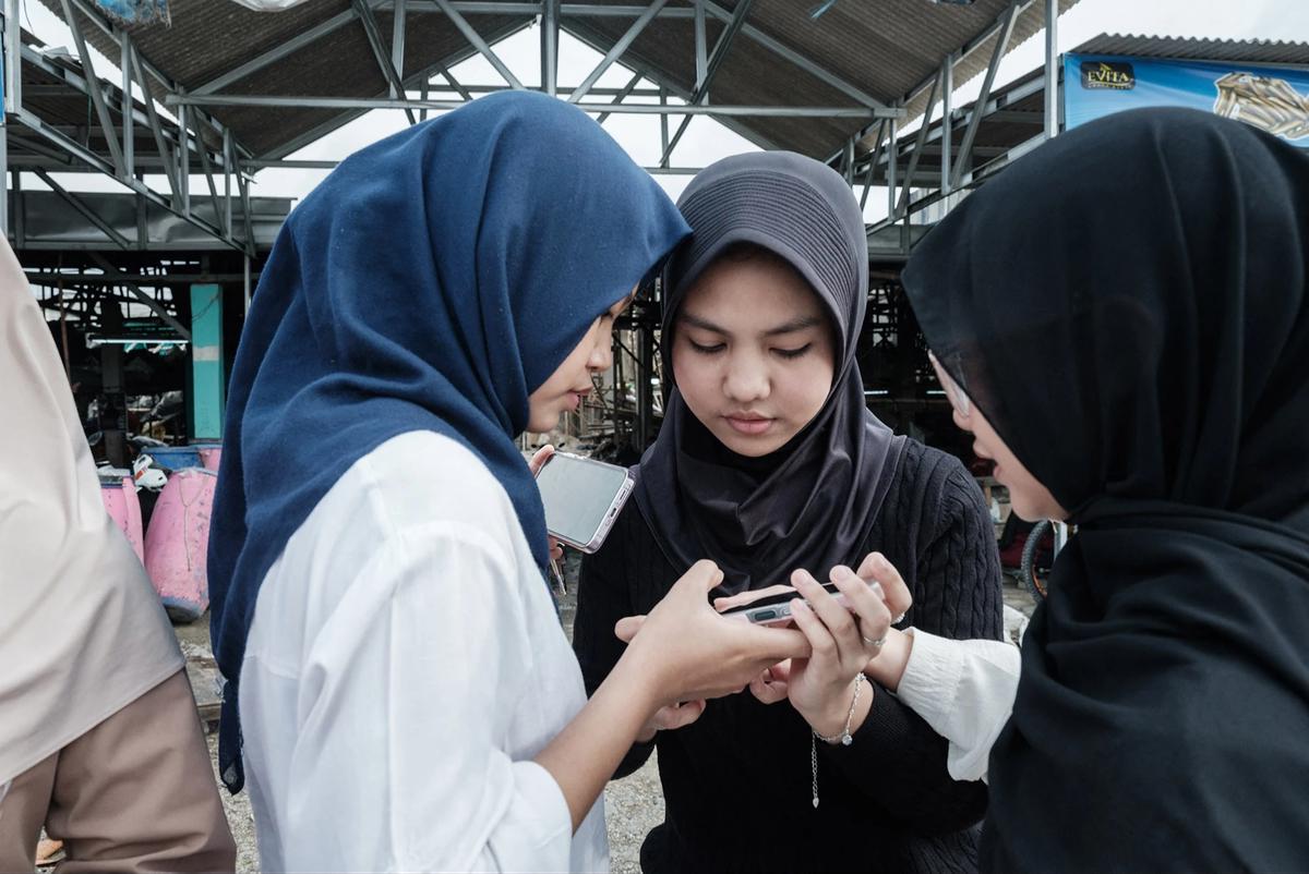 FOTO: Aturan Baru Batasi Akses Digital Anak Mulai Berlaku